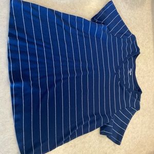 Lands end v neck tee